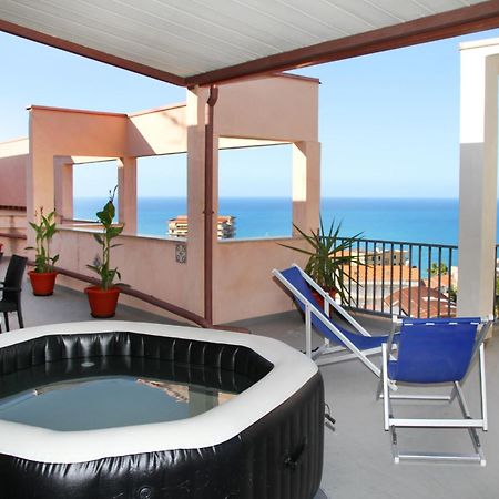 סנטו סטפאנו די קמאסטרה Attico Vista Mare Con Terrazza E Spa Riscaldata מראה חיצוני תמונה