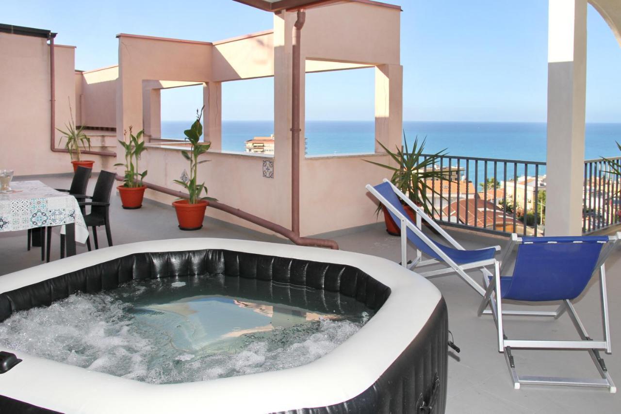 סנטו סטפאנו די קמאסטרה Attico Vista Mare Con Terrazza E Spa Riscaldata מראה חיצוני תמונה