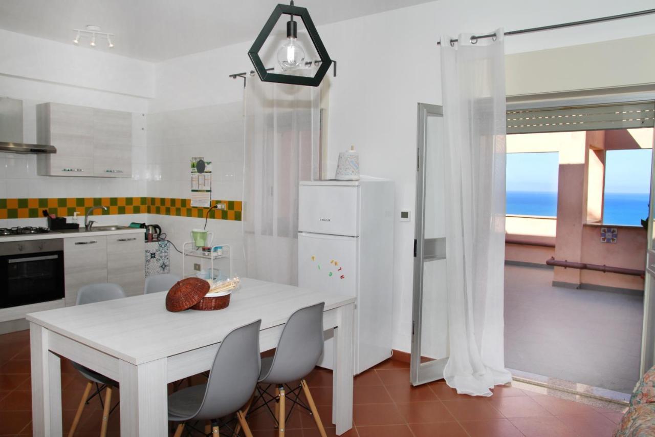 סנטו סטפאנו די קמאסטרה Attico Vista Mare Con Terrazza E Spa Riscaldata מראה חיצוני תמונה