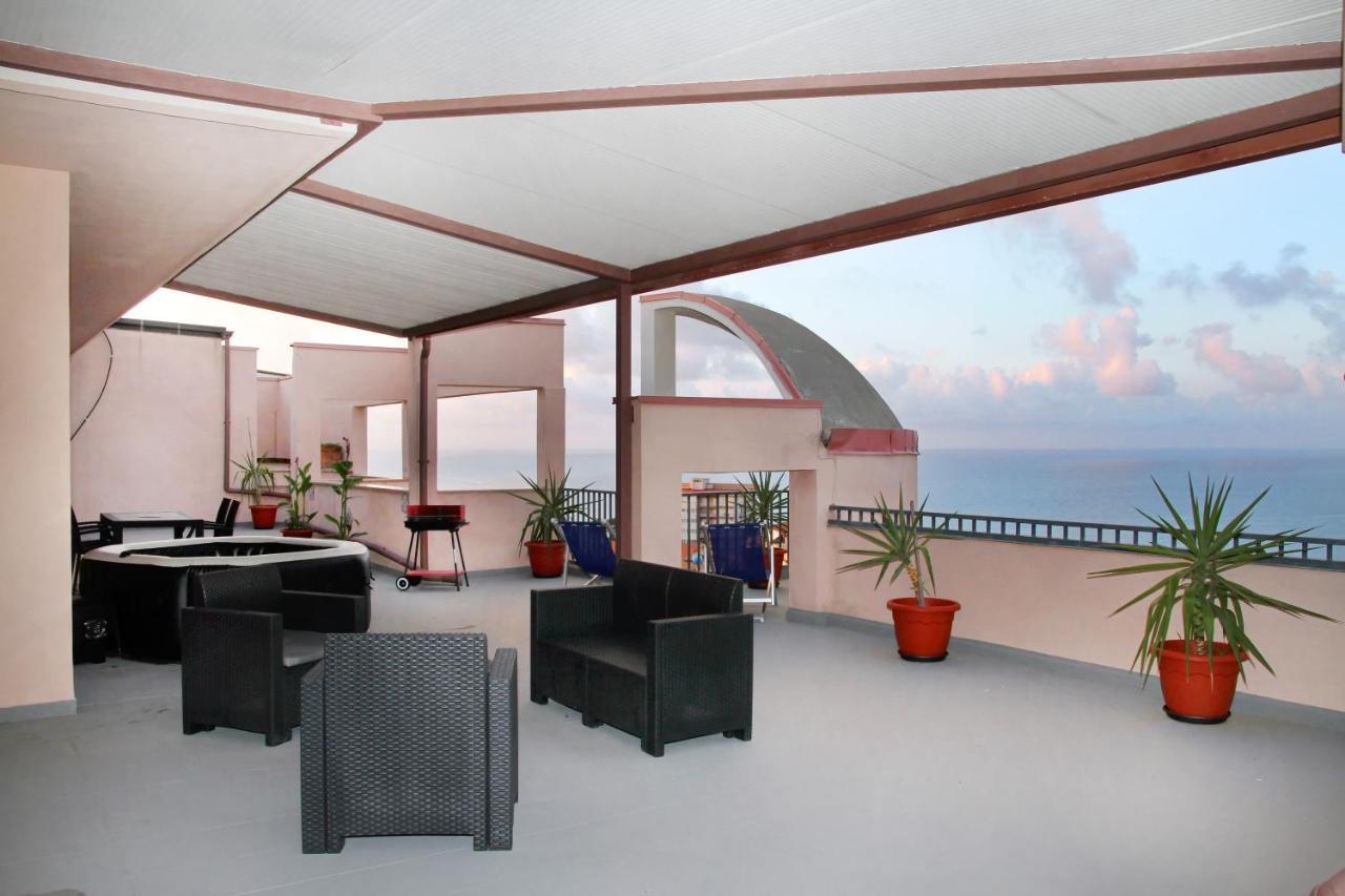 סנטו סטפאנו די קמאסטרה Attico Vista Mare Con Terrazza E Spa Riscaldata מראה חיצוני תמונה